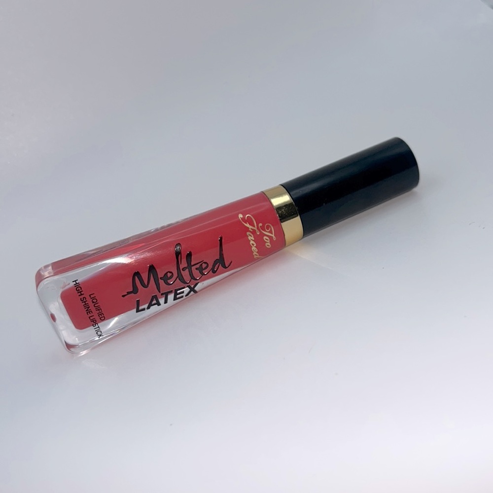 Too Faced Melted latex color rated R